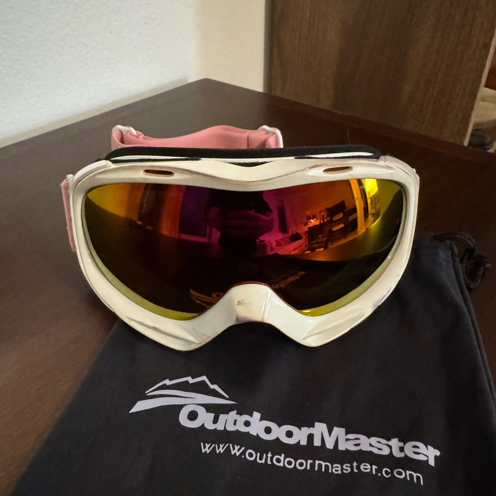 OutdoorMaster Women's Pink and White Ski Goggles